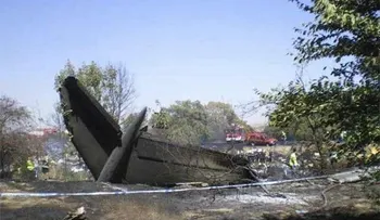 99 muertos al caer avión militar en Argelina