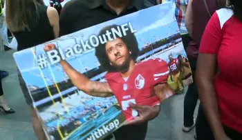 Nike apoya a Colin Kaepernick, el primer jugador que protestó arrodillándose durante el himno, con comercial de 'Just Do It'