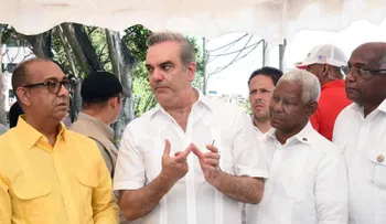 Presidente Abinader encabeza acto plan de asfaltado en Invivienda por un monto superior a los 160 millones de pesos 