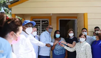 Gobierno entrega viviendas y brinda apoyo a productores de la provincia Peravia