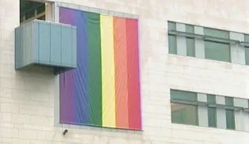 Cristianos protestan por colocación de bandera gay en Embajada EEUU (Video)