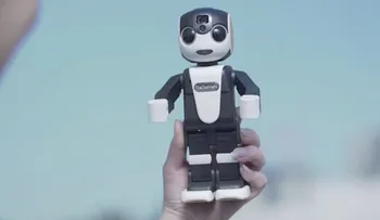 Conoce a RoBoHon, el primer teléfono celular-robot que camina y baila
