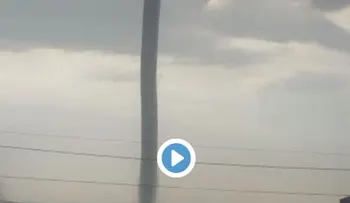 Video: Se forman trombas marinas en el Lago  Enriquillo 
