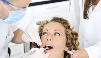 Conozca las ventajas y desventajas de los implantes dentales