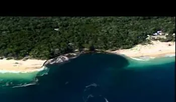 El mar se traga un trozo de isla en Australia (VIDEO)