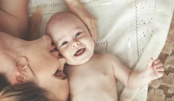 ¿Por qué los bebés dan vuelta los ojos?