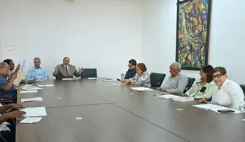 Trabajo anuncia aumento del 25 % al salario mínimo de operadores de máquinas pesadas agrícolas