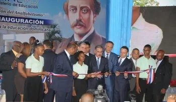 Medina inaugura 5 escuelas  en Monte Plata
