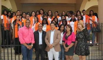 Ministerio de la Juventud gradúa jóvenes de San Cristóbal en Carreras Técnicas