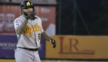Aguilas derrotaron 8 carreras por 7 a los Gigantes, en un partido que finalizó en la madrugada