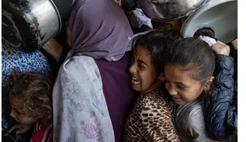 Israel mata a unos 100 gazatíes y sigue bombardeando Gaza