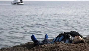 Mueren 33 migrantes al naufragar su barco en la costa turca