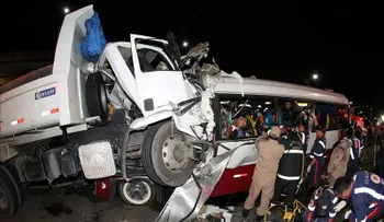 Choque entre un microbús y un camión en Brasil causa 14 muertos y 19 heridos