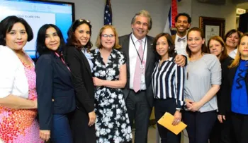 Reconocen empleada y departamento del Consulado Dominicano en NY