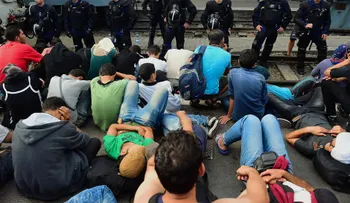 Cientos de migrantes retenidos en la estación de trenes de Budapest