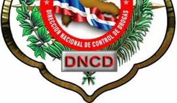 Muere agente de DNCD baleado en Baní