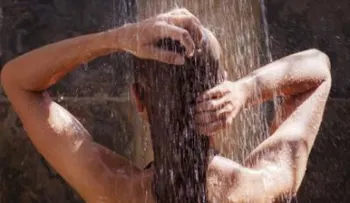 ¿El agua fría refresca cuando hace mucho calor?