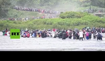 Una tercera caravana de otros mil 500 migrantes cruzó el fronterizo río Suchiate