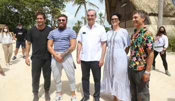 Presidente Abinader visita set película "Road House"; producciones extranjeras han aportado USD 395 millones a la economía desde 2021