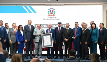 Senado honra a César Julio Cedeño Ávila por su legado en el deporte dominicano