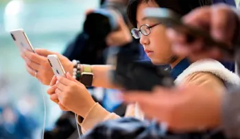Inversionistas a Apple: Luchen contra la adicción al iPhone de niños y adolescentes