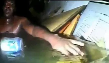 Video de un milagro: buzos encuentran a un superviviente 60 horas después del naufragio