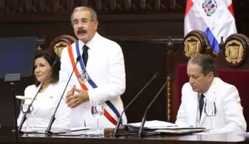 Danilo Medina elimina Comisión Reforma Sector Salud; mejorará salarios trabajadores hospitales