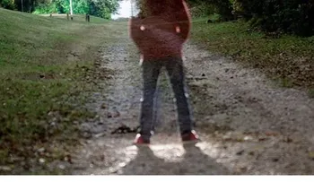 Revisan sus fotos y ven algo que las deja con la sangre helada
