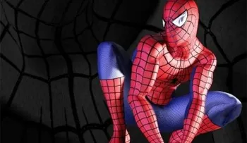 Hombre que vestía calzoncillos del Hombre Araña ataca escuela