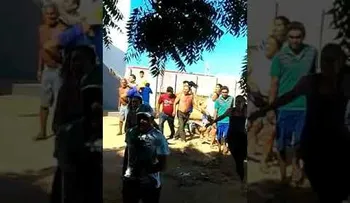 Sicario regresa a rematar a su víctima mientras lloraban su agonía (FUERTE VIDEO)