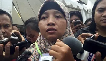 Identifican primera víctima de vuelo AirAsia; hallan octavo cuerpo 