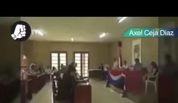Acusan a Evo Morales de ver porno en plena reunión oficial (VIDEO)