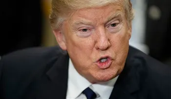 Se agotan pelucas de Donald Trump para carnaval en Austria 