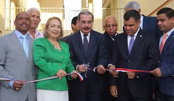 Medina inaugura dos proyectos habitacionales en San Cristóbal