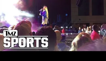 Jennifer López reprochada por sus fans por subir a Alex Rodríguez al escenario 