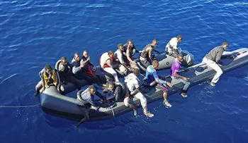 España rescata en el mar a 125 migrantes durante la noche 