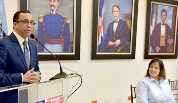 Ministro de Educación, Andrés Navarro aplica moderno proceso de compras para mayor eficiencia y transparencia