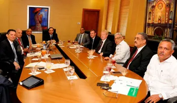 Héctor Valdez Albizu expresa voluntad del BC de establecer normativa para las cooperativas