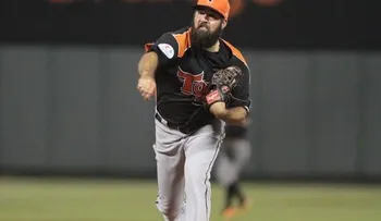 Evans y los Toros frenan la racha del Licey; Leones vencen a Estrella