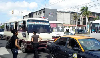 Senado aprueba Ley obliga a conductores a montar solo 4 pasajeros 