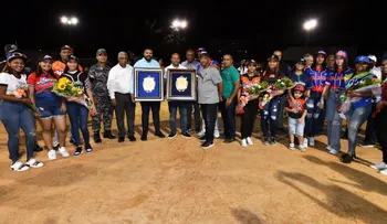 Dedican a Deligne Ascención torneo de softbol del sector Simón Bolívar, DN