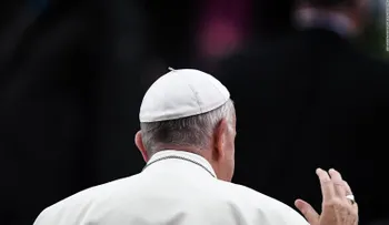 El papa acepta la dimisión de 2 obispos de Chile