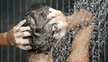 ¿Es sano no lavarse el pelo con champú?