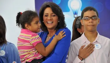 Primera Dama llama iluminar de azul por concienciación mundial sobre autismo
