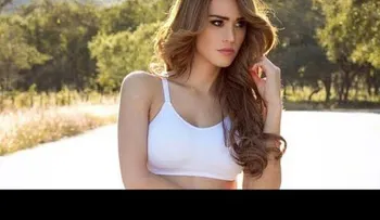 El coqueto baile de la chica más linda del mundo para celebrar el Día de San Valentín 