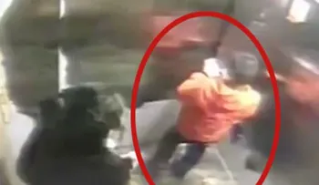 Una madre golpea a su hijo de 9 años por cinco hora y el niño muere 