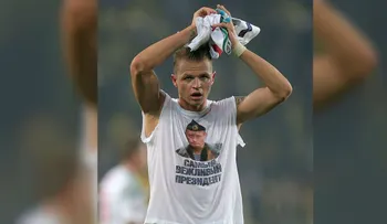 La UEFA multa a jugador por vestir una camiseta con la imagen de Vladimir Putin en la cancha