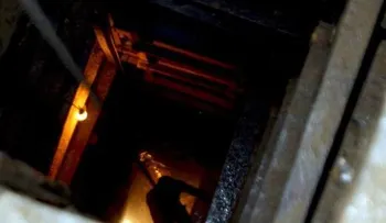 Más de 900 mineros atrapados en una mina de oro de Sudáfrica