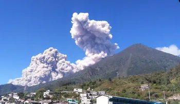 Volcán Santiaguito en Guatemala registra varias explosiones