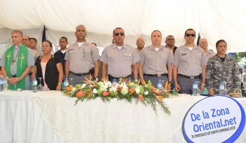 Jefe  PN y Gobernador provincia SD encabezan encuentro comunitario 